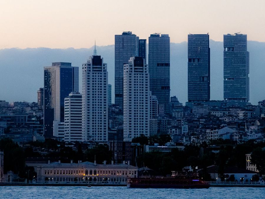 Isztambul látképe a Boszporusszal